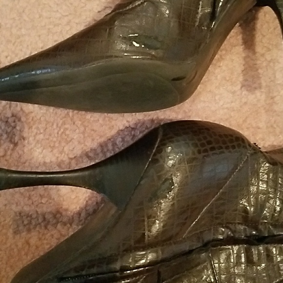 BCBG Brown faux gator print - Picture 7 of 7